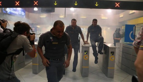 Bomba de gás no metrô-fb